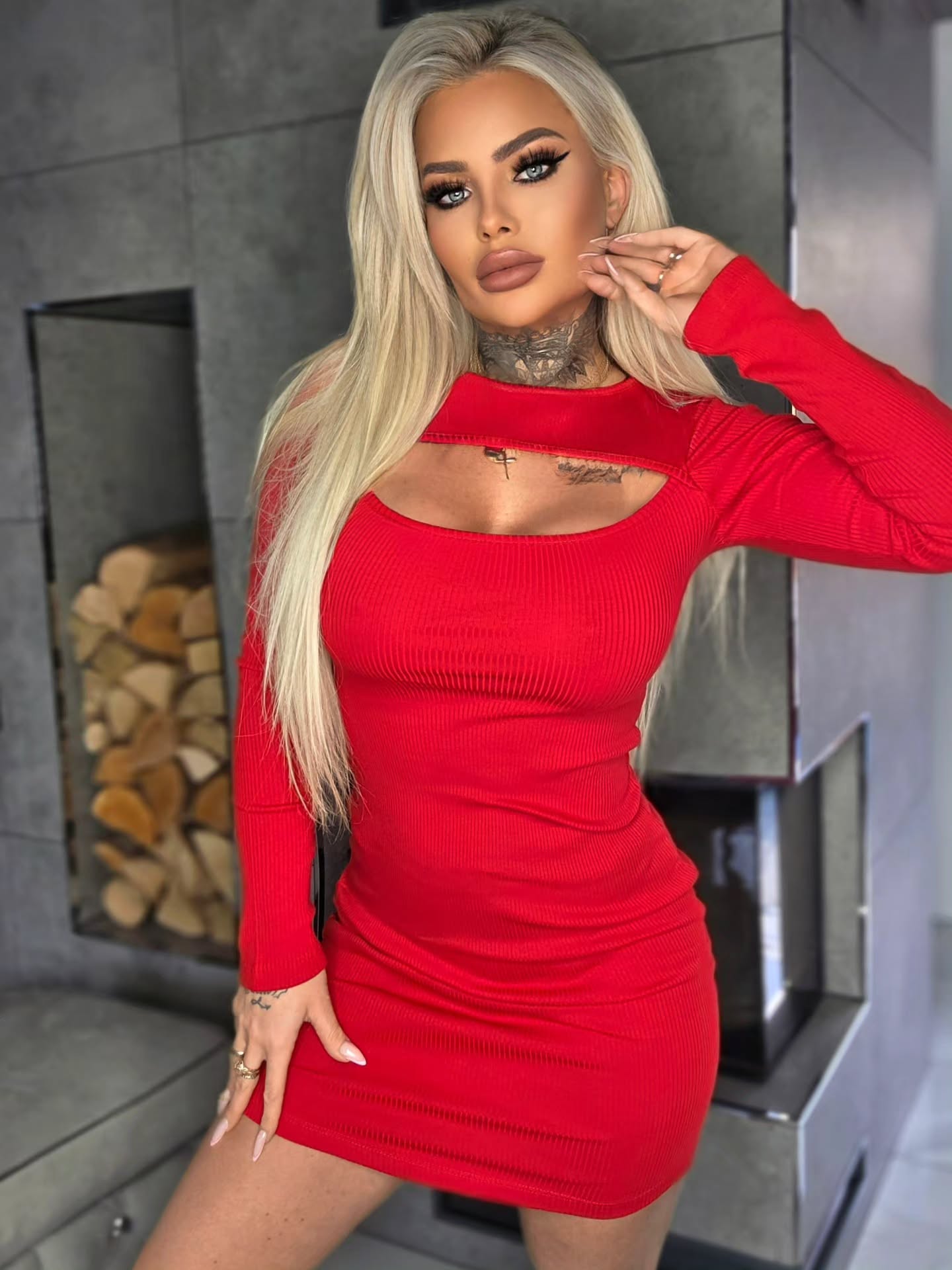 Rio - dopasowana sukienka z prążkowanej dzianiny z długim rękawem przed kolano czerwona 5