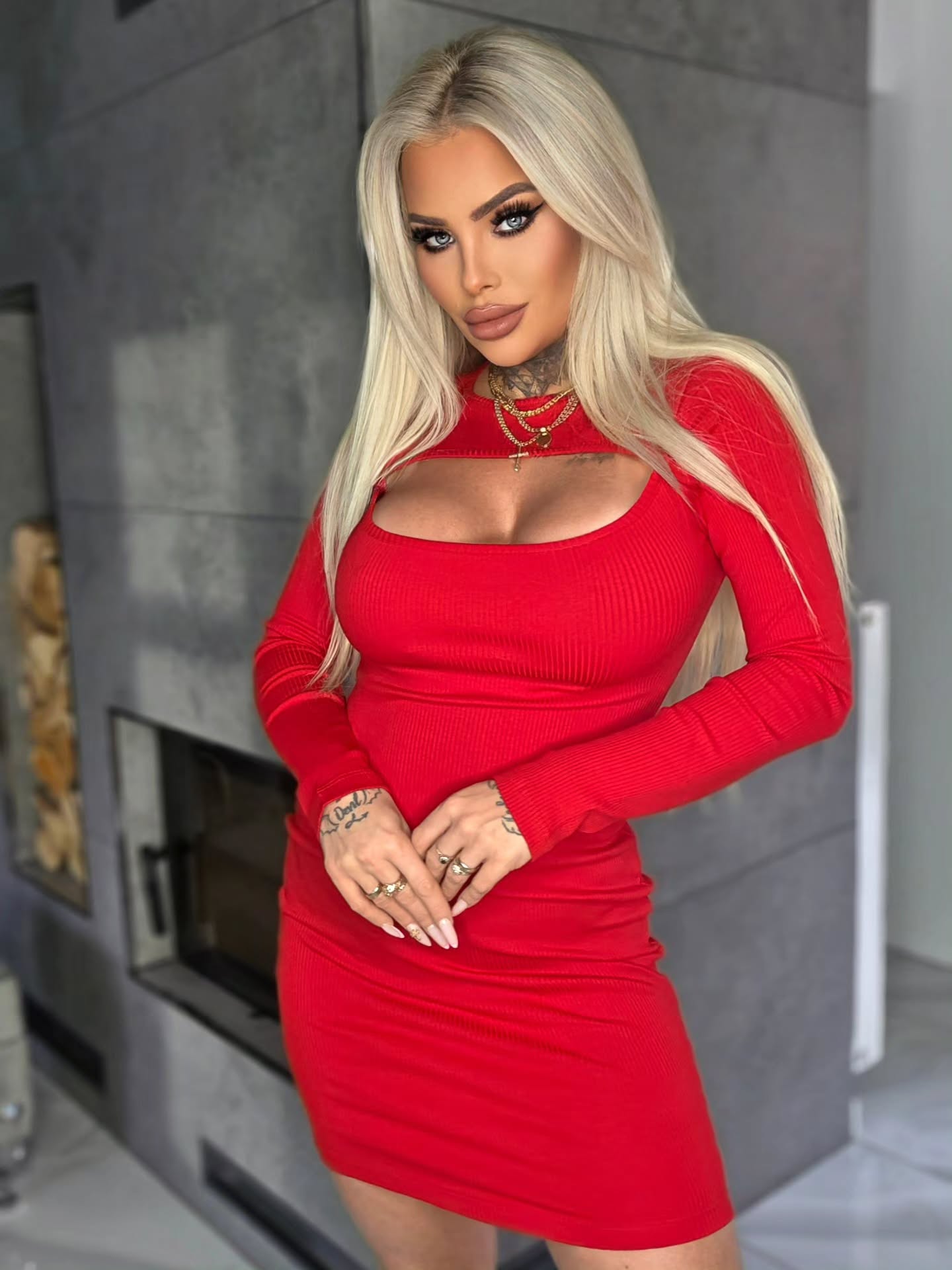 Rio - dopasowana sukienka z prążkowanej dzianiny z długim rękawem przed kolano czerwona 8