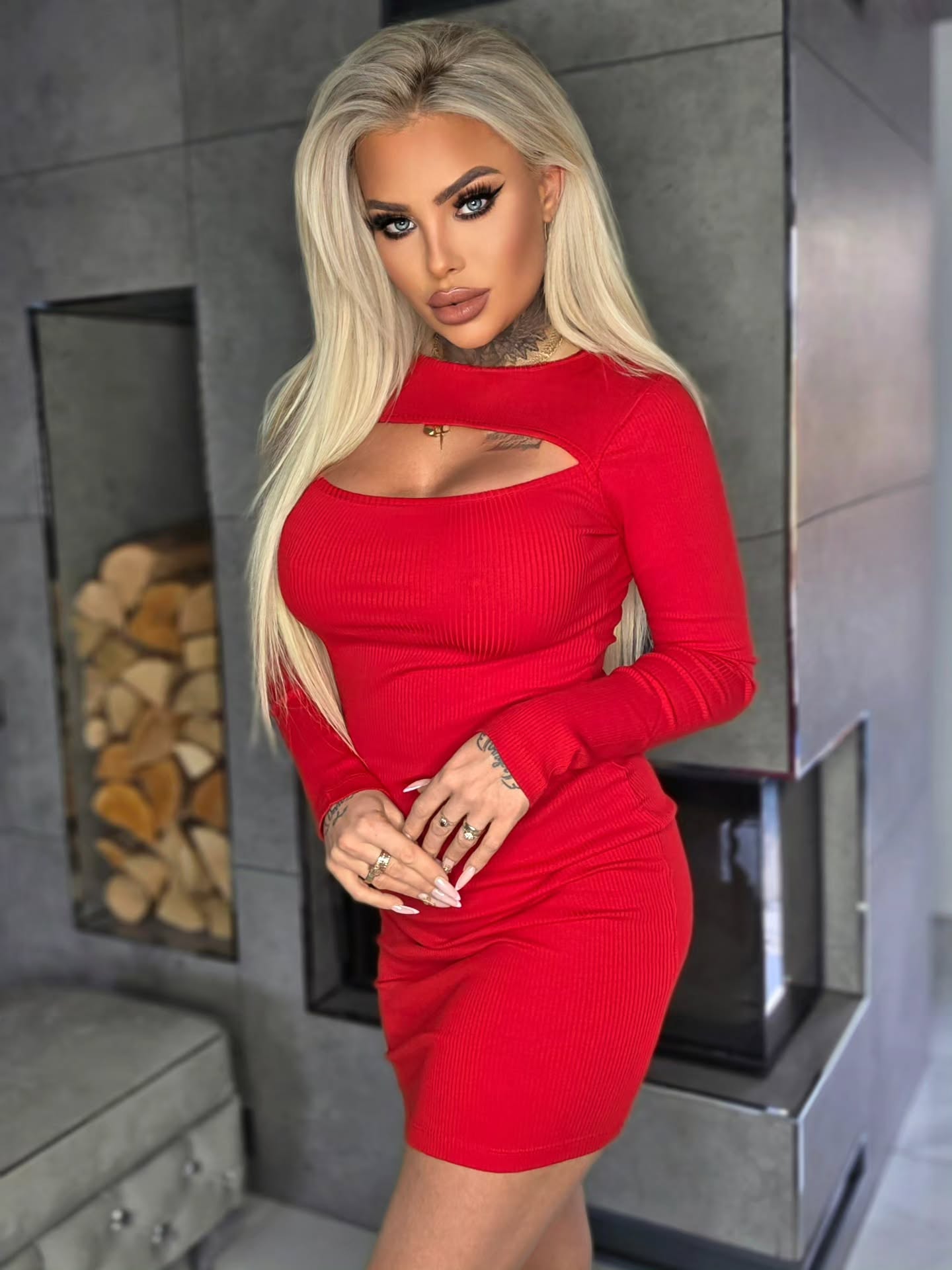 Rio - dopasowana sukienka z prążkowanej dzianiny z długim rękawem przed kolano czerwona 10