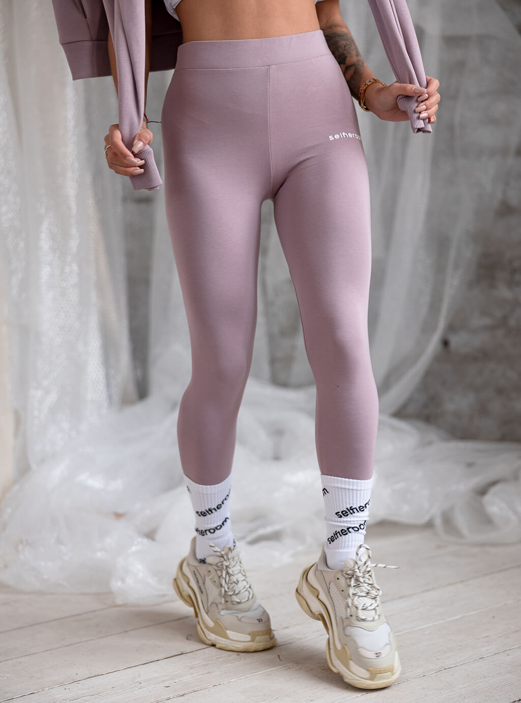 Anteia- dopasowane legginsy z nadrukiem- lila 20